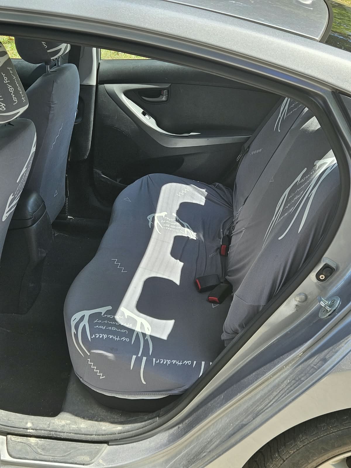 Rear seats of the Elantra with seat covers and seat belts